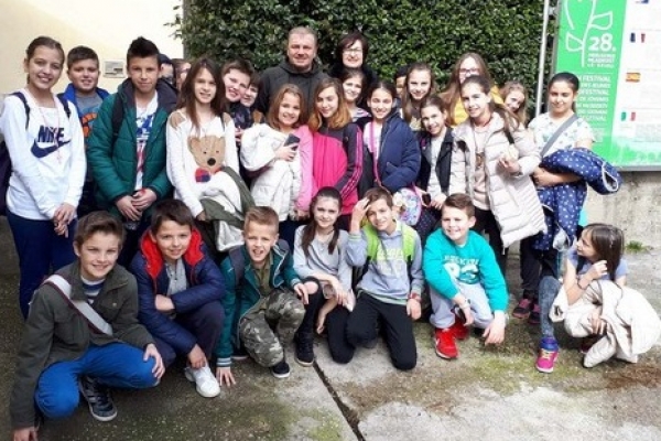 3-djeca0C7D7AEB-EA6A-9AE3-7430-E42481254B5D.jpg