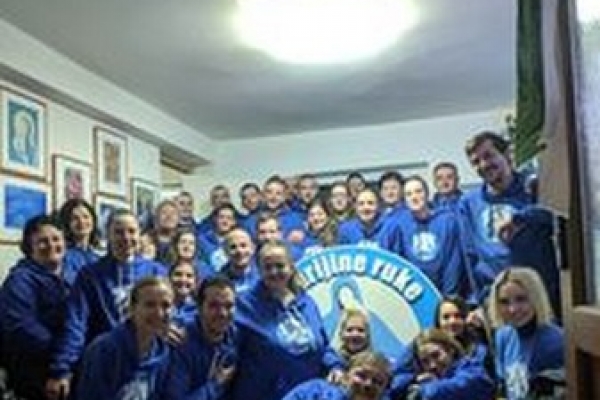 marijine-ruke-1B46E2647-45BC-A704-0227-1782520EA242.jpg